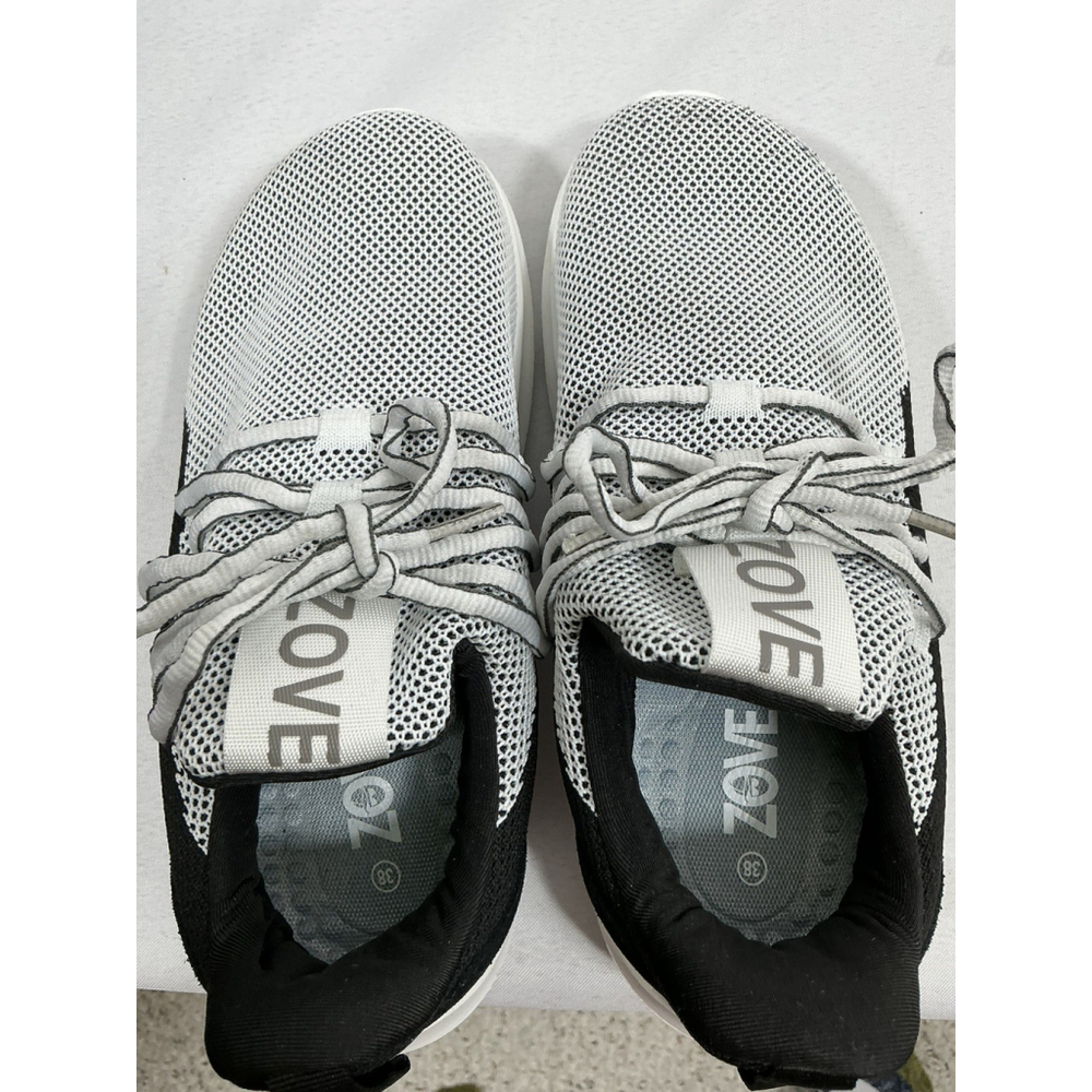 Woman’s NWOT Zove Slip On Wide Toe Box Sneakerss 7.5 XW black white - Picture 7 of 7
